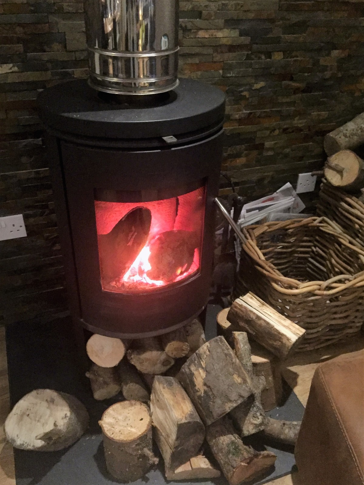 UISGE REVIEW - Log Burning Stove