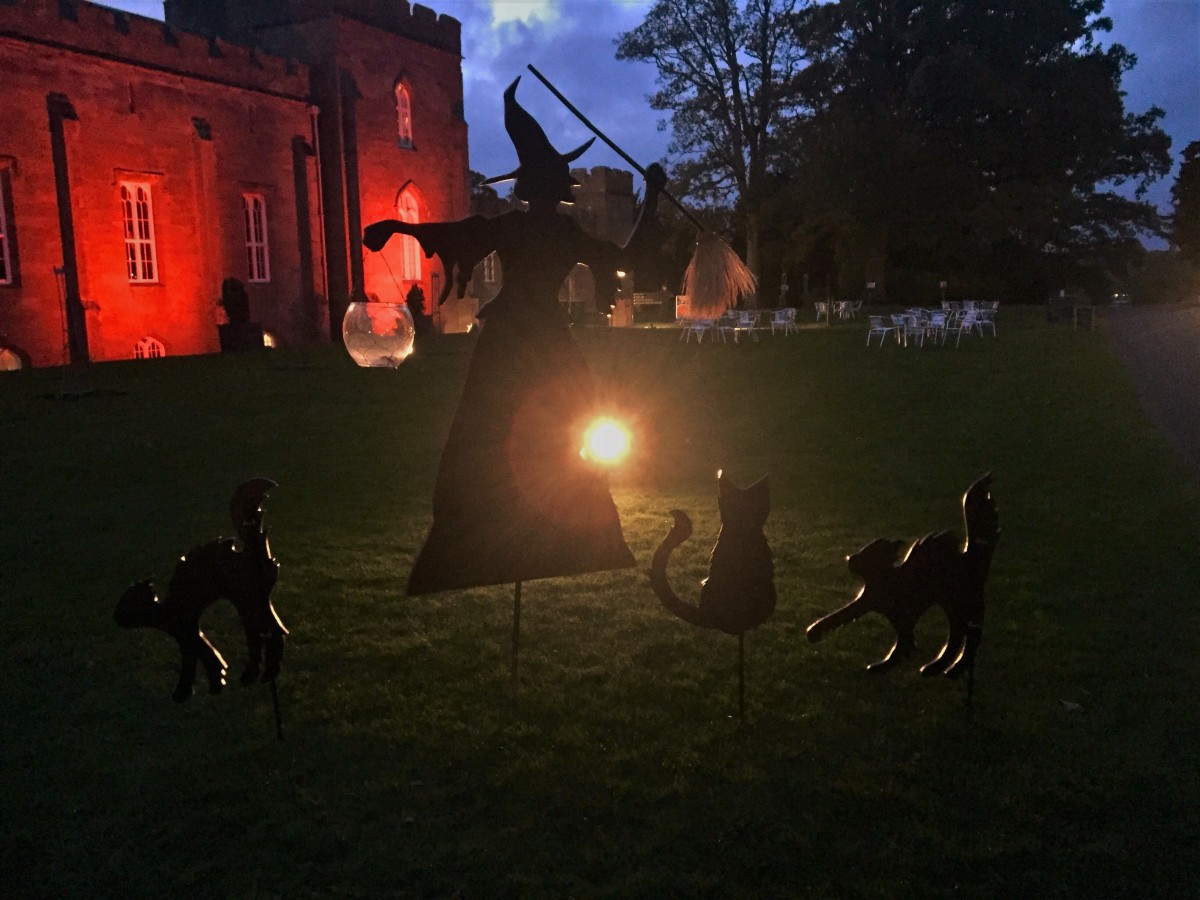 SCONE PALACE SPOOKY - Witch