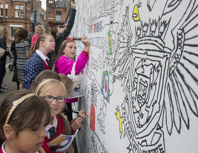 CULTURE DAY - Kids painting murals