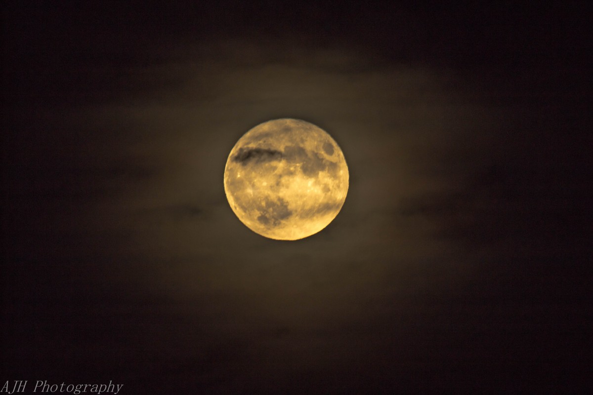 Andrew Harvey took this picture of the super moon over Perth.