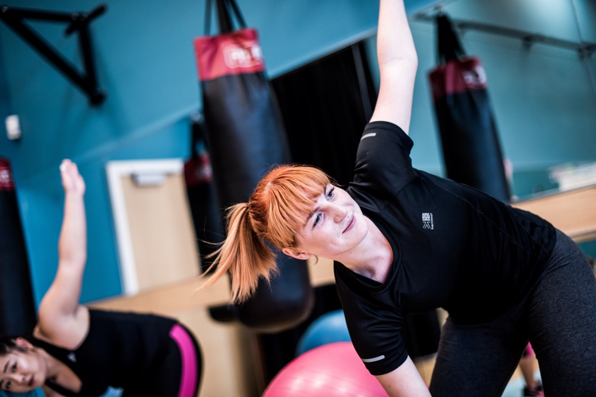 FITNESS Aerobics lady learning