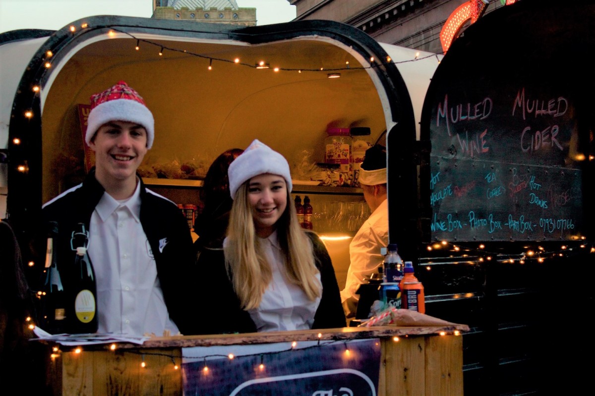 Jack captured these smiley festive faces at the very popular outdoor Prosecco Bar!
