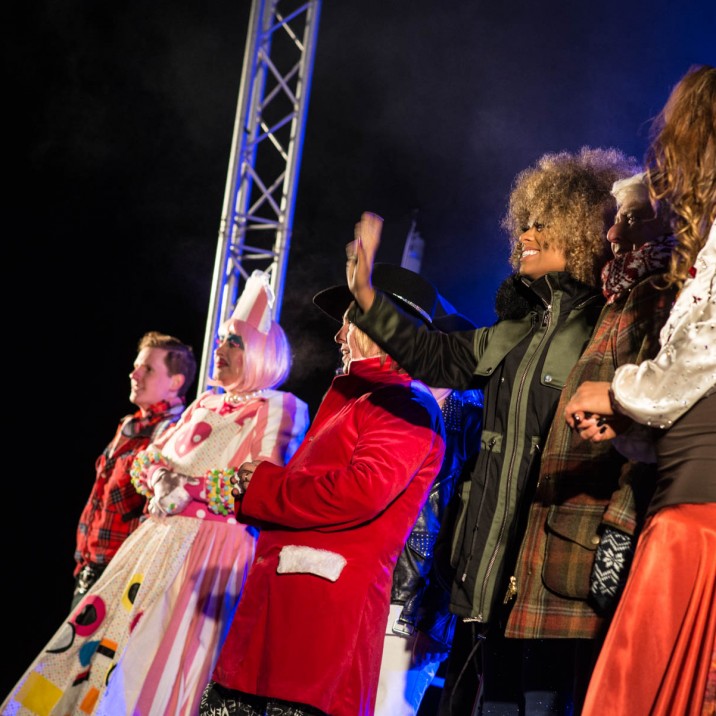 Ian captured the countdown to the lights getting turned on with Fleur East and the Panto Stars!
