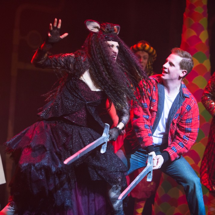 BOO! Queen Rat takes on Dick McWhittington!