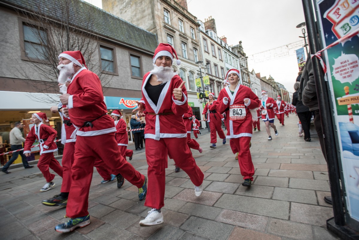 Hundreds of runners made their way down Perth High Street.