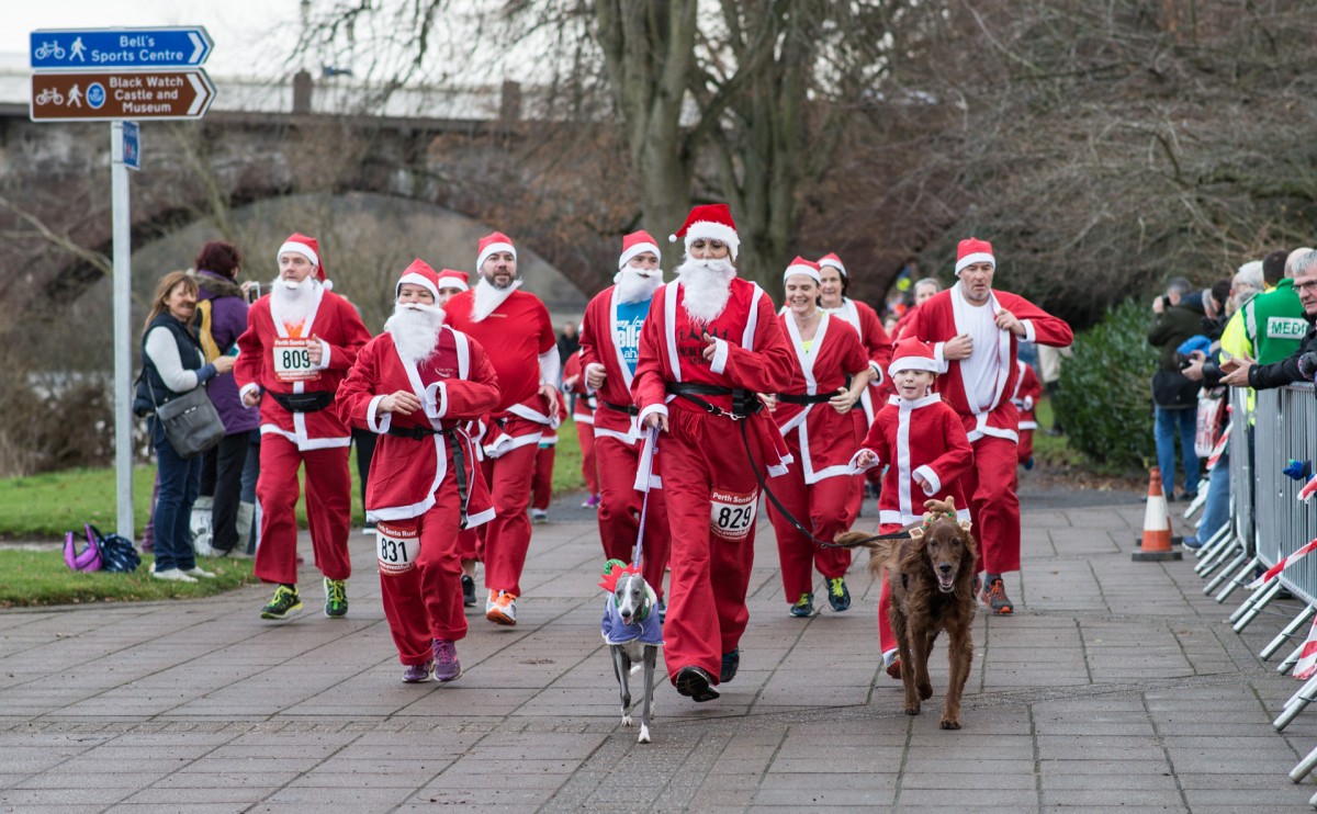 Runners were all provided with their own Santa suit for the occassion.