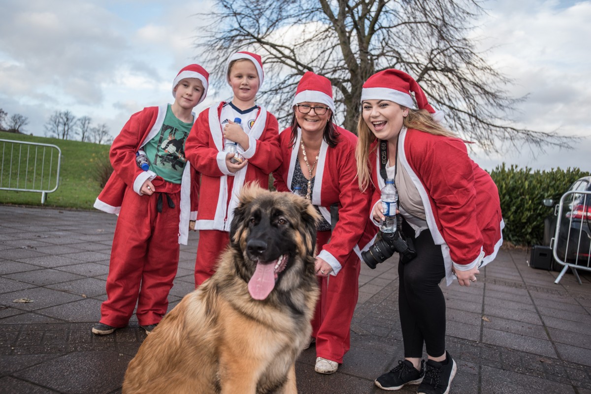 Many people took the opportunity for a festive family outing!