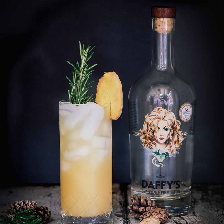 WINTER GODDESS - Cocktail with Gin bottle
