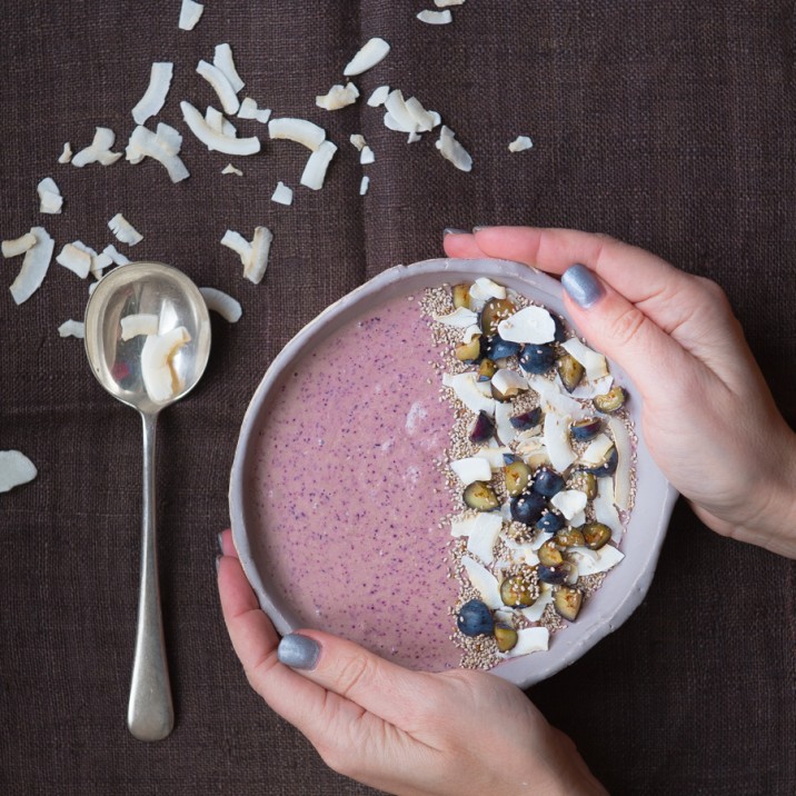 SMOOTHIE BOWL - Flaked Coconut on the side