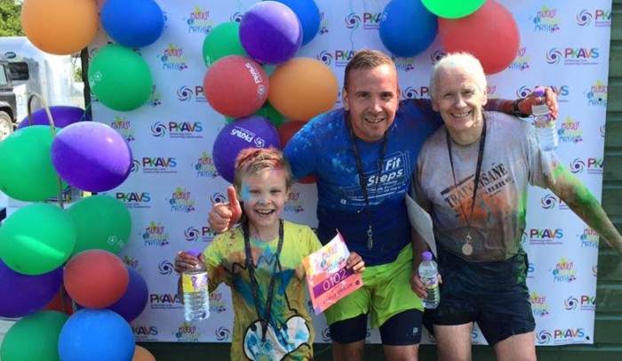 MUDDY COLOUR - Team  at finishing line