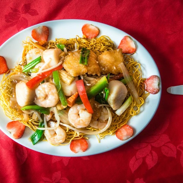 SEAFOOD NOODLES - chopsticks