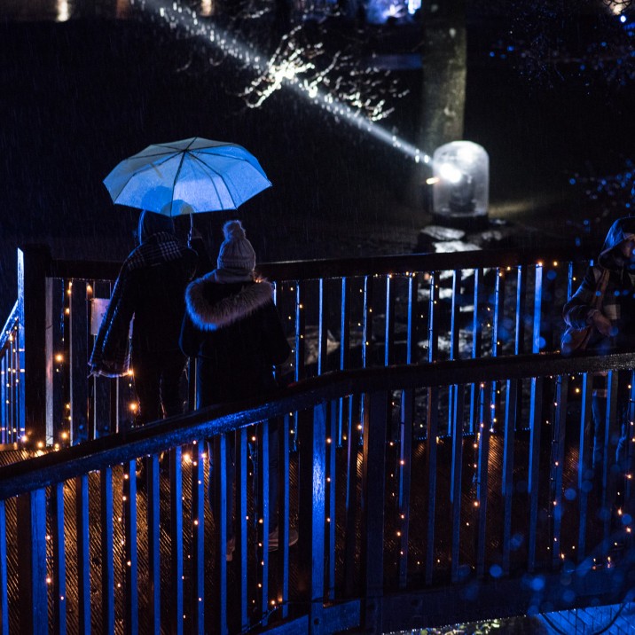 This blue brolly co-ordinated perfectly with the lights on the night!