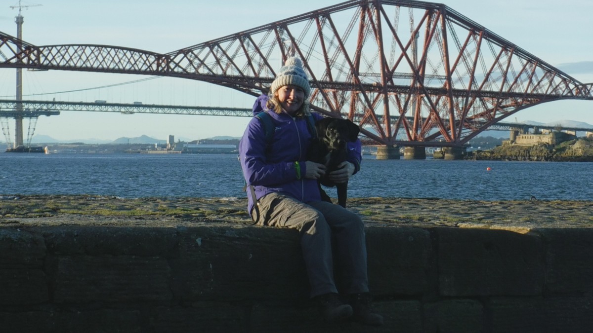 LIZ JONES - In front of bridge