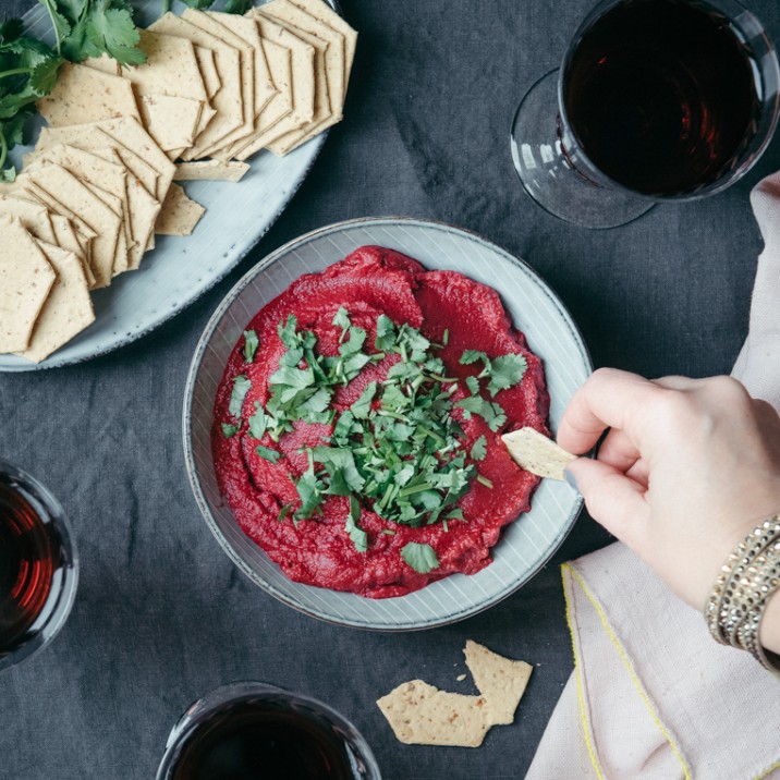 HUMMUS - Hand in Hummus