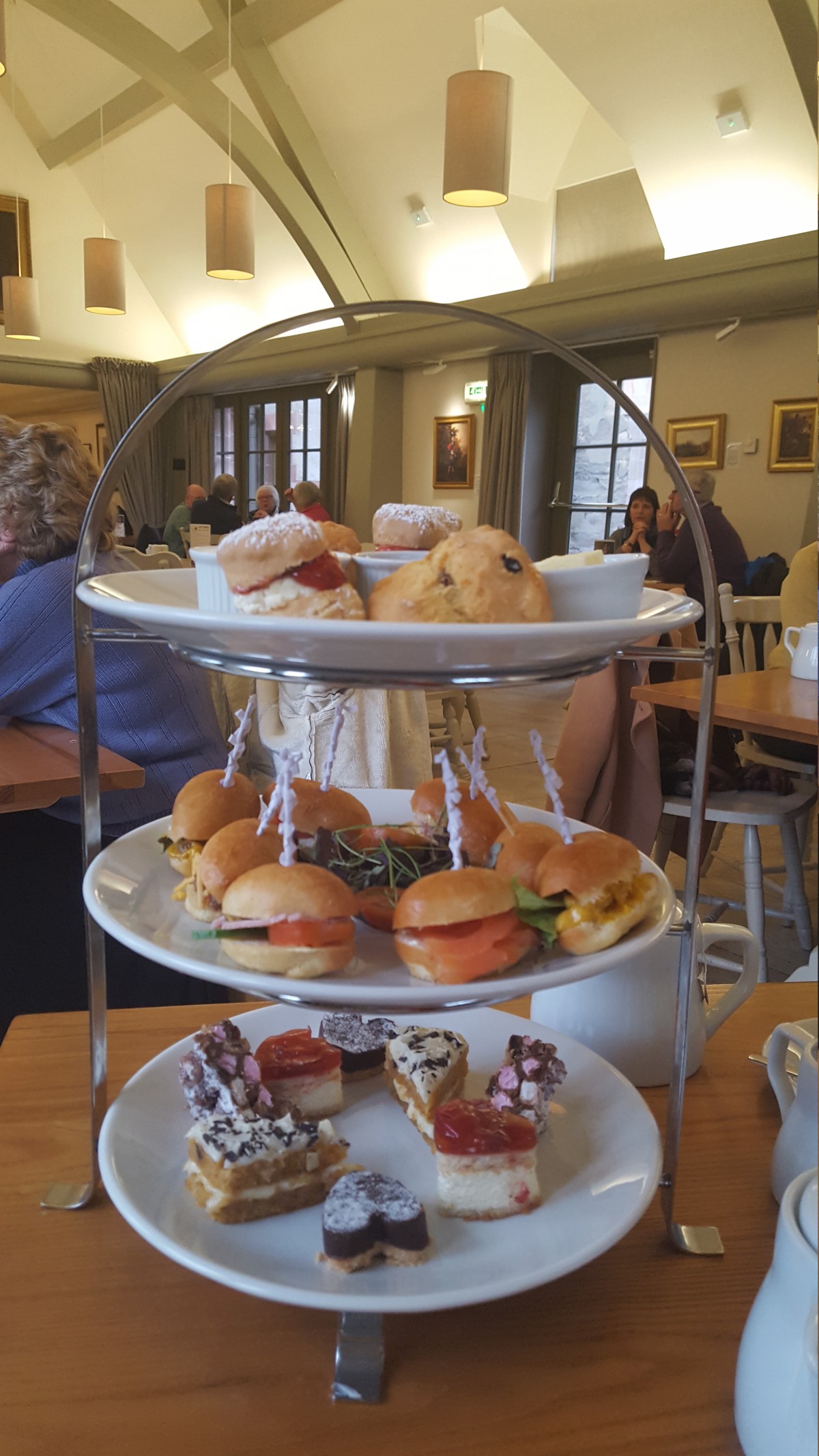 BW Afternoon Tea Cake Stand