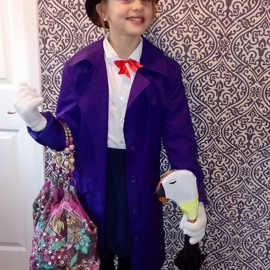 Kacey looks sweeter than a spoonful of sugar in her Mary Poppins outfit!