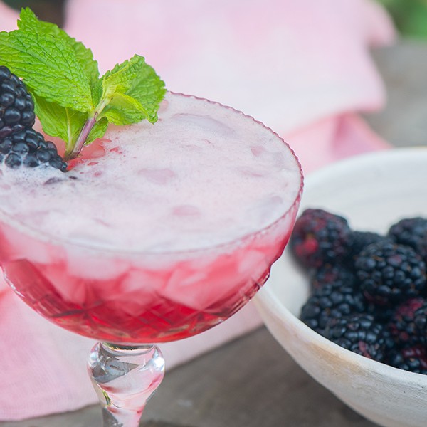 Bramble Gin Cocktail recipe for lockdown