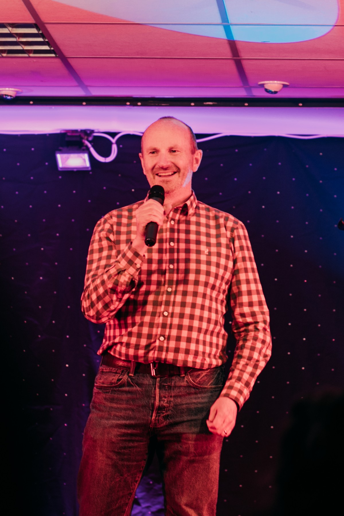 Fred MacAulay getting the crowd laughing!