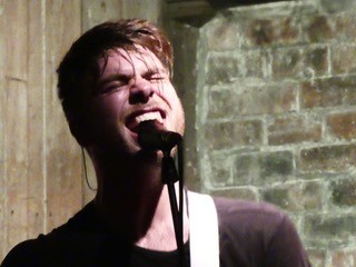 HUNTER AND THE BEAR - Singer Close Up