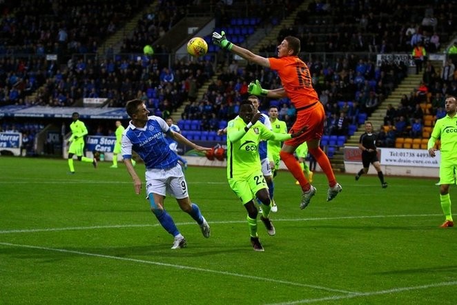 Saints v Trakai - Keeper punching