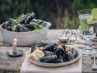 Hebridean Mussels With Garlic and White Wine Sauce