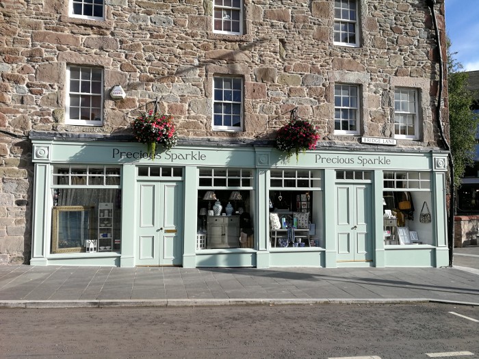 Precious Sparkle exterior new