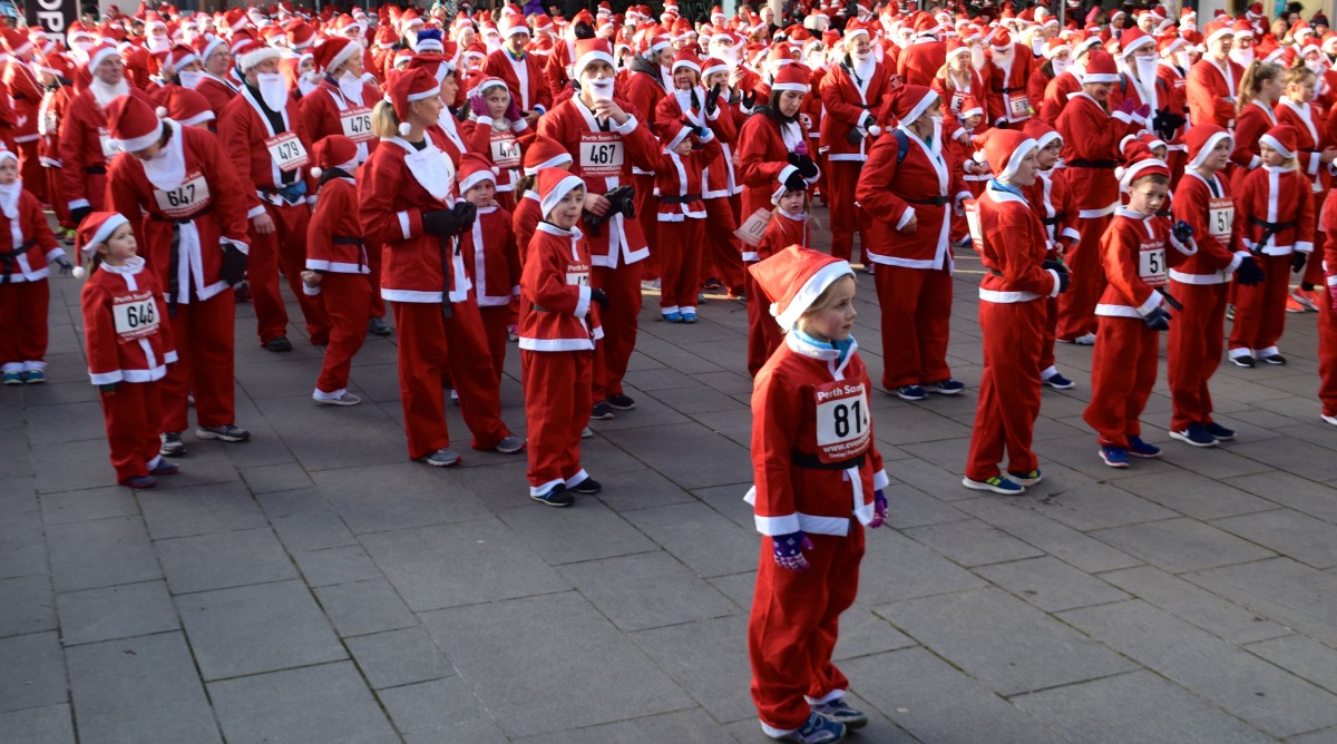 One thousand Santa's