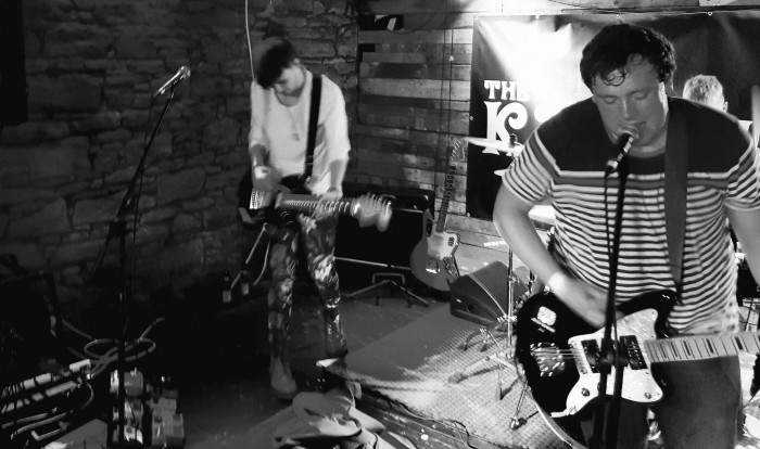 Review-Kalaharis-Guitarist