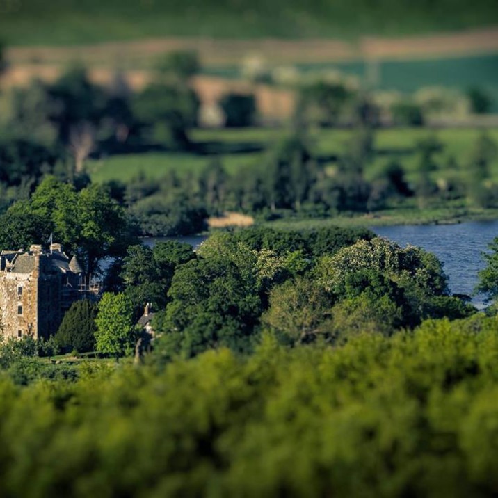 It's Elcho hot in here.  So take off all your clothes!