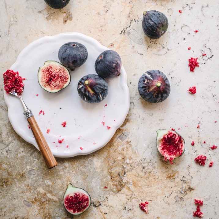 Juicy figs sliced in half and ready for their juicy pulp to be used in this Fig Tart recipe.