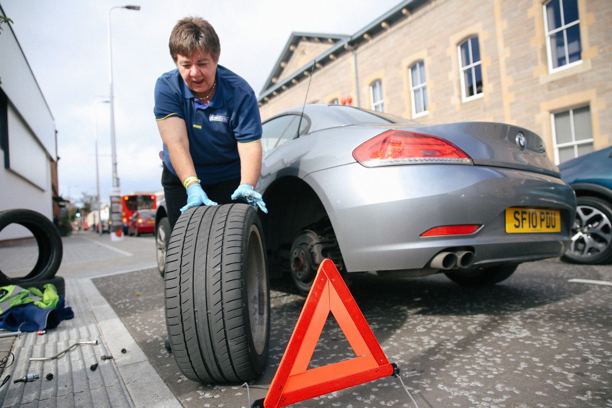 Dr. Rhona Croft led the 'How to Change a Tyre' workshop!