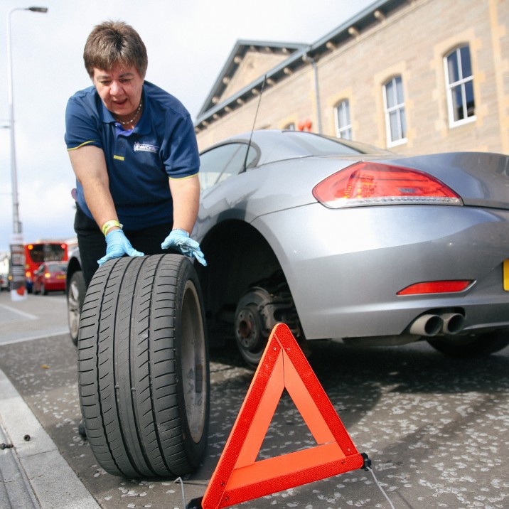 Dr. Rhona Croft led the 'How to Change a Tyre' workshop!