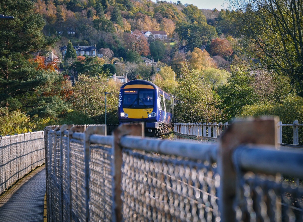 Walkway close to track, leading to Moncreiffe Island and the east bank river path. Smile at the driver!