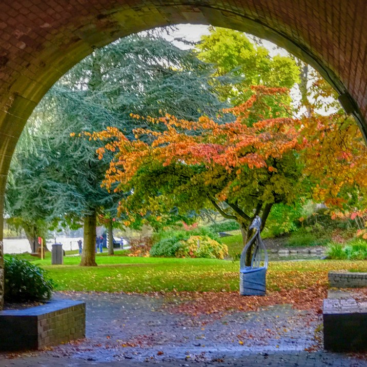 Another marvelous walk alongside Perth's Queens Bridge. The tunnel below Queens bridge leads to the Norrie Millar Riverside Walk