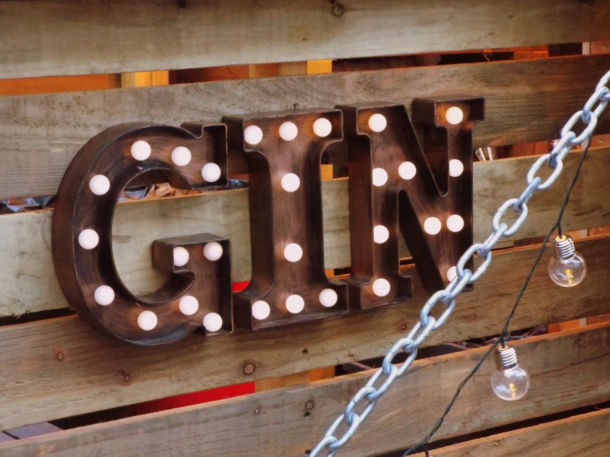 Gin glorious Gin! The crowd were well fed and watered at the Christmas lights switch on event with the streets lined with street food vendors and tasty gin bars for an afternoon tipple.
