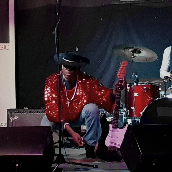 Carvin Jones - Close Up