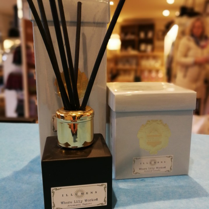 Win a gorgeous  Illumens Reed Diffuser and candle set in their gorgeous scent "Where Lily Worked" from Perth Illustrious Perth boutique "Precious Sparkle". The set is worth £57 and has luxurious packaging.