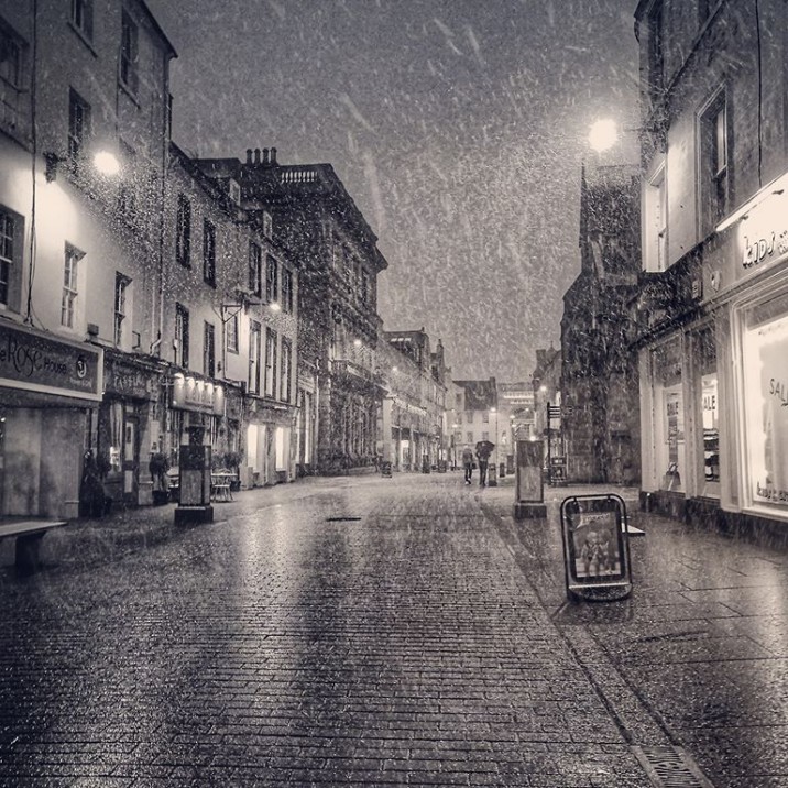 A cold winters night on St Johns Street, Perth