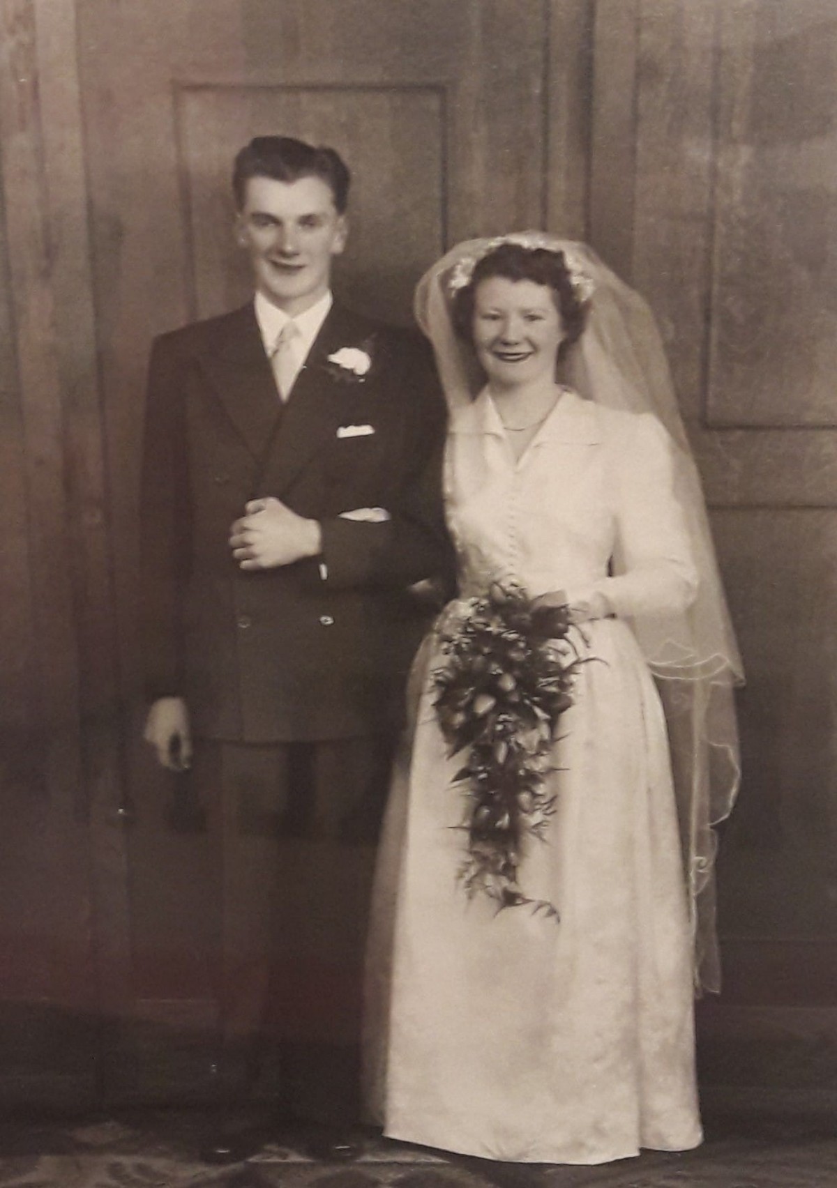 Jane sent us in this pic of her mum and dad, Effie & Sandy Lindsay married in the West Church on the 20th of April 1954.