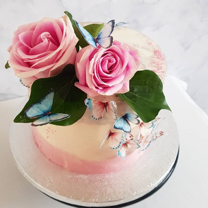 Cake 32 are a home based bakery in Muthill, just outside of Crieff. Their aim is to bring something different to the cake industry.
