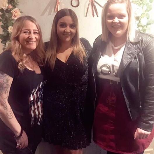 Sarah, her mum and sis ❤️