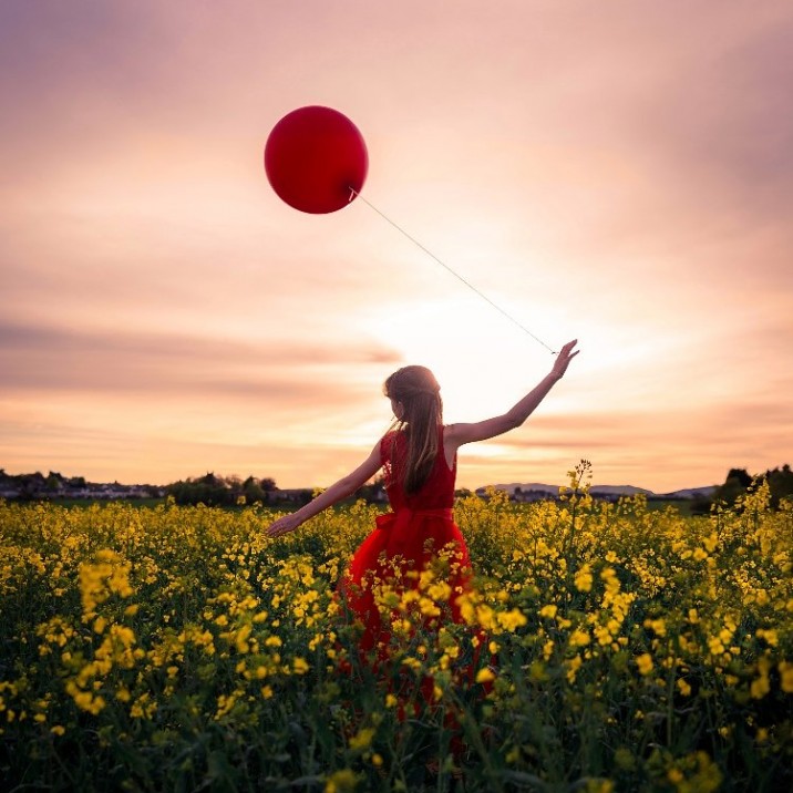 A gorgeous image showing the carefree, golden vibes of summer.