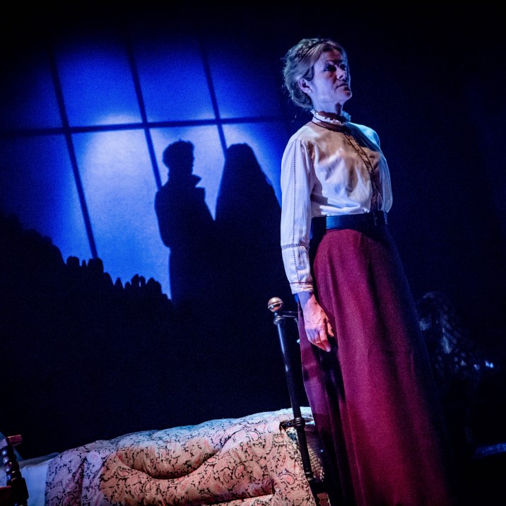 Turn of the Screw Review - Lady on her own