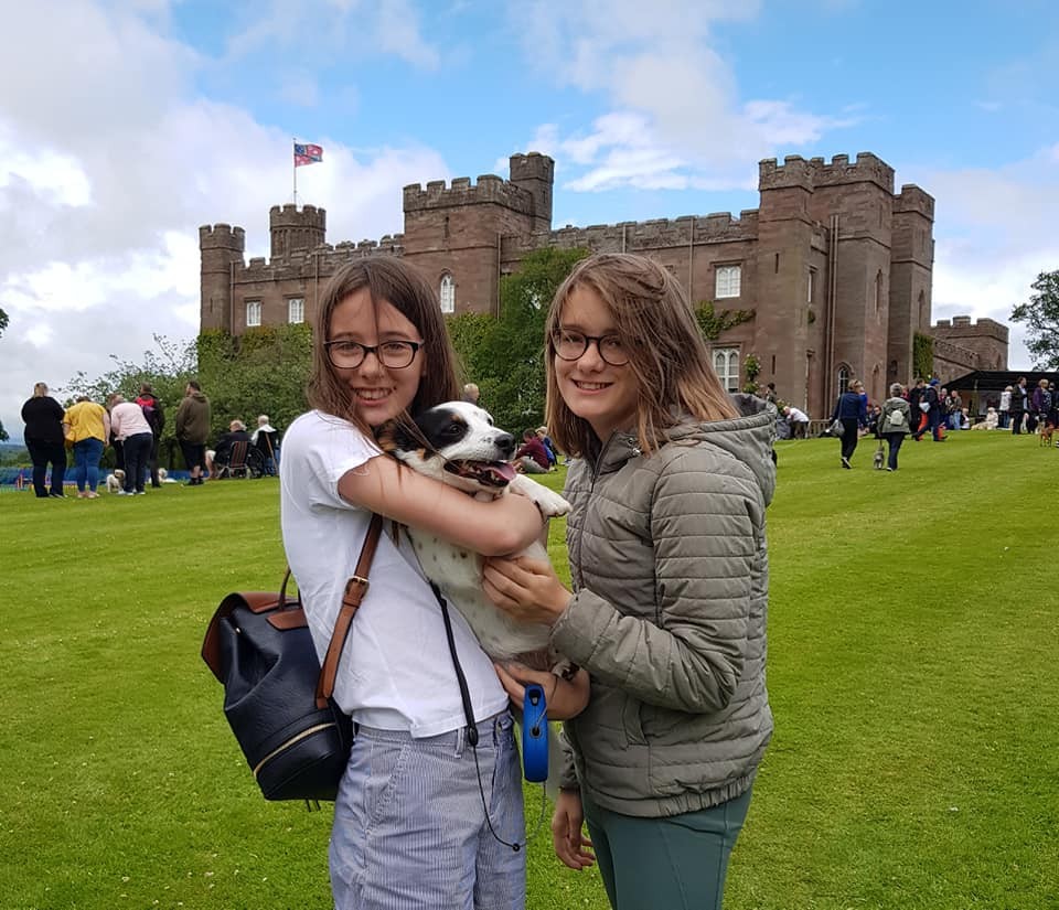 Hollie and Jenna had a great time with their cute Jack Russell Ollie! 🐶