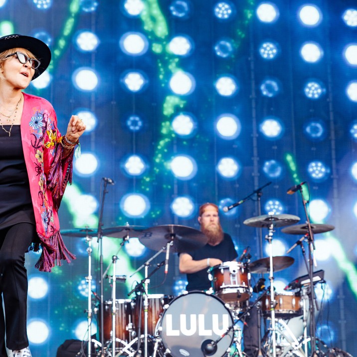 Lulu performing on stage at Rewind 2019.