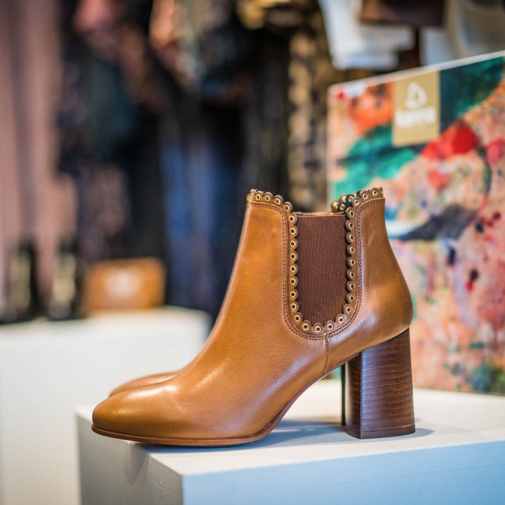 Back where it all started for Eva Lucia, with stylish footwear for the discerning fashionista!