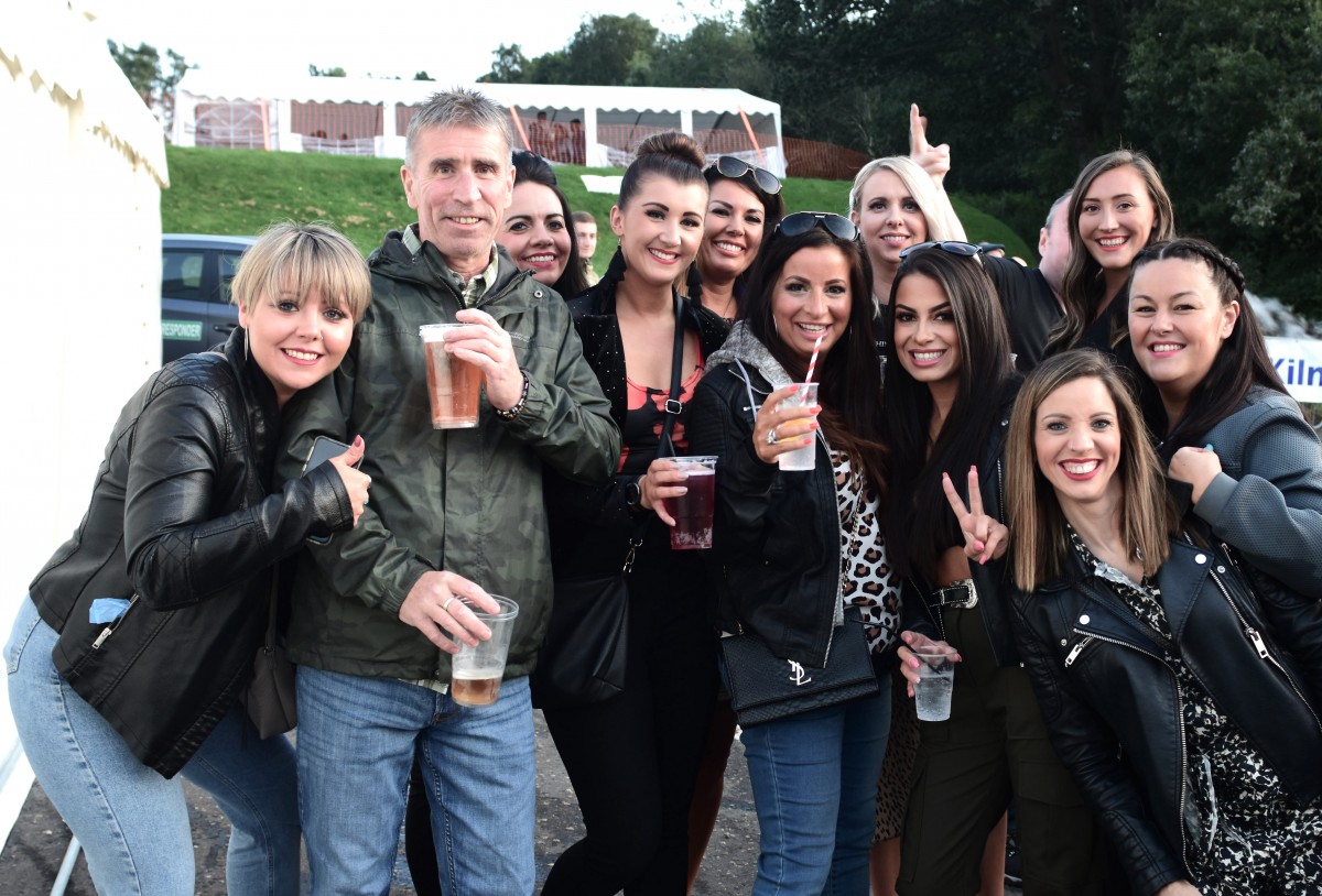 Plenty of drinks, and not a drop of rain in sight!  The magic formula for Craigie Hillfest strikes again.