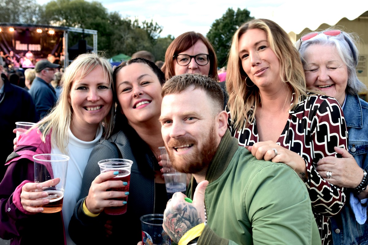 Great music and plenty of drinks makes the perfect recipe for a group selfie!