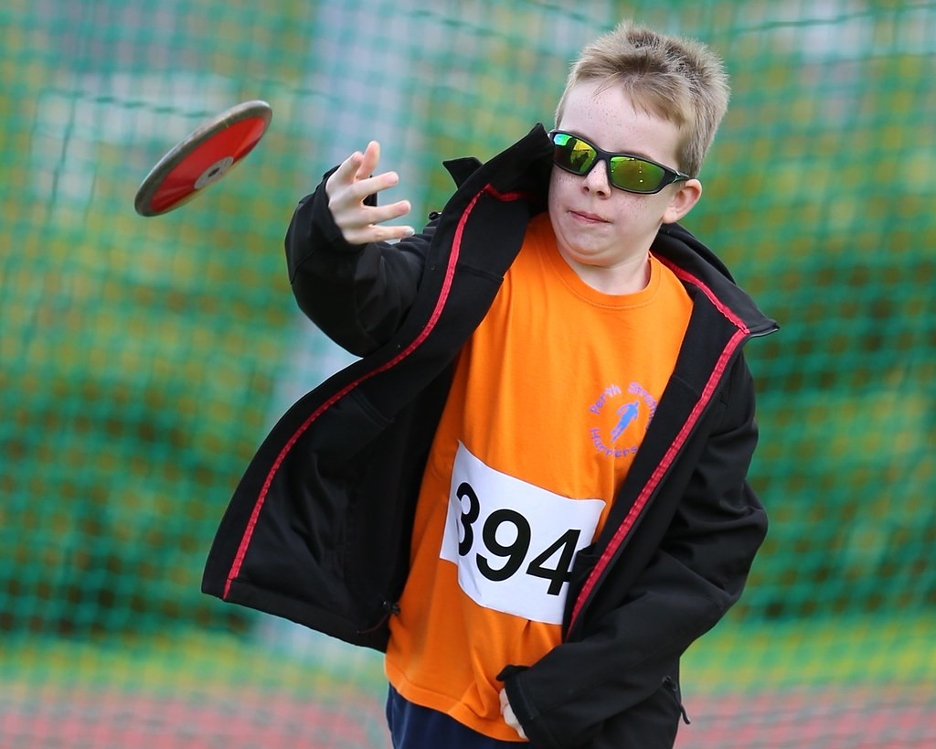Lachlan Howie throwing the discus.