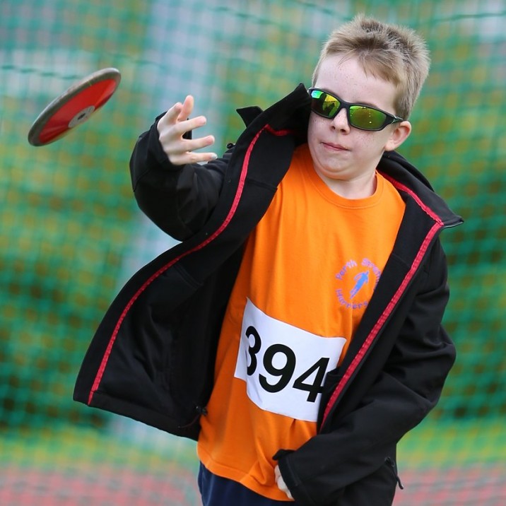 Lachlan Howie throwing the discus.